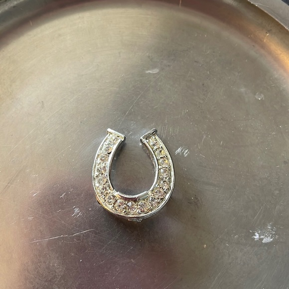 Horse shoe pin brooch silver tone used - Picture 3 of 4